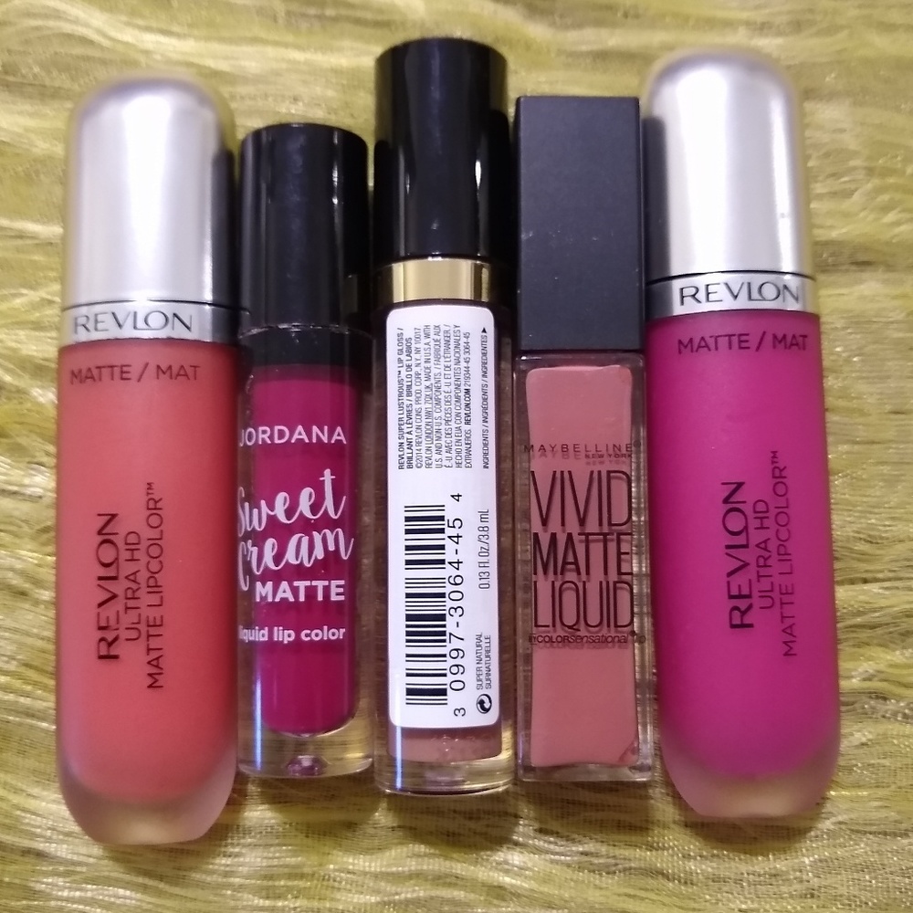 Lot of 5 tubes of matte lip color/gloss: Revlon +